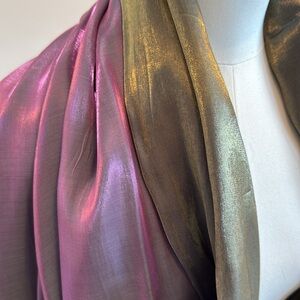 Reversible shawl with fringe